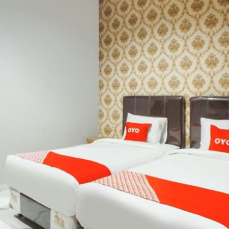 Super Oyo Capital O 92066 Papakoel Hotel & Cafe Medan Bagian luar foto