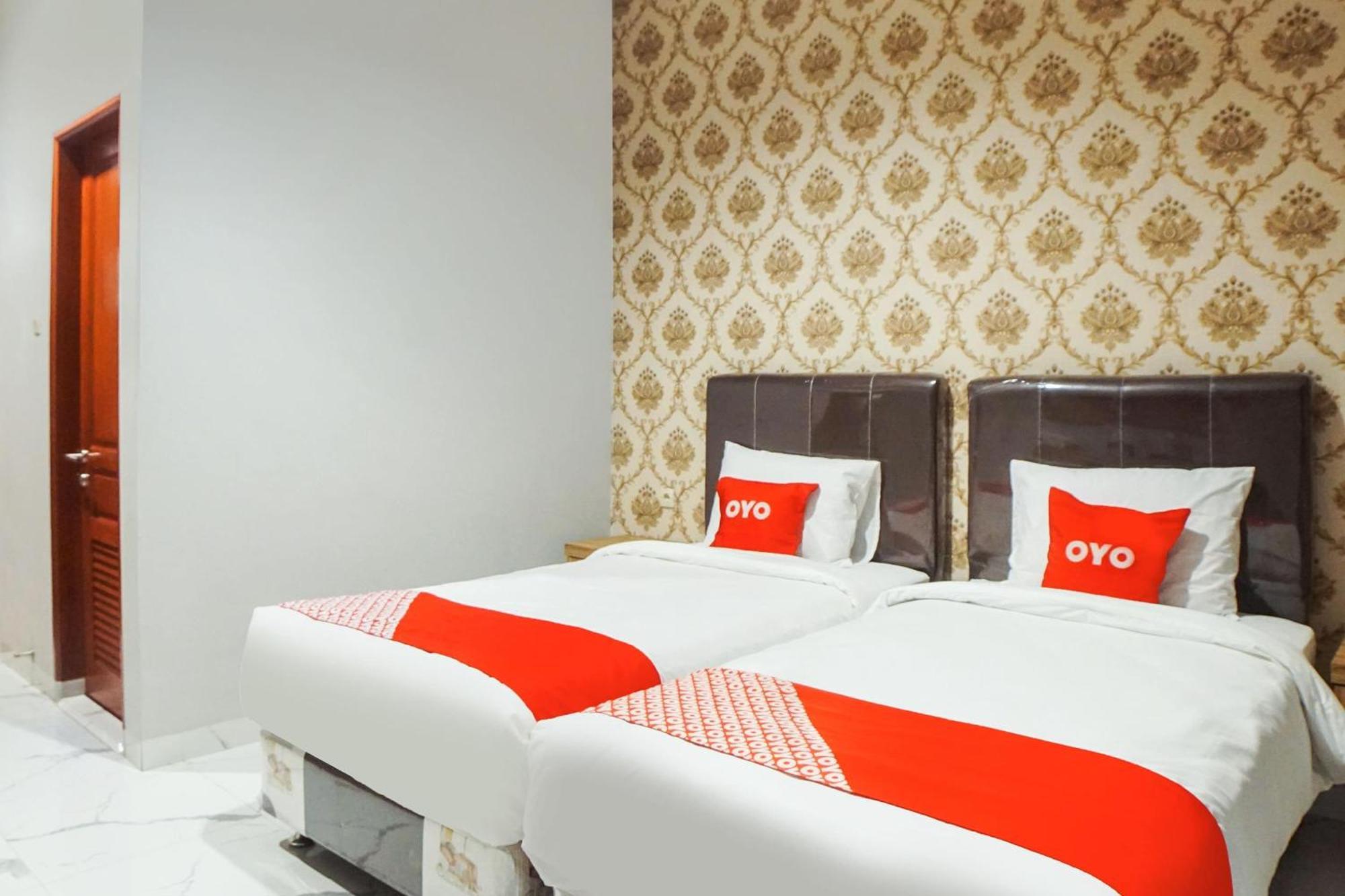 Super Oyo Capital O 92066 Papakoel Hotel & Cafe Medan Bagian luar foto