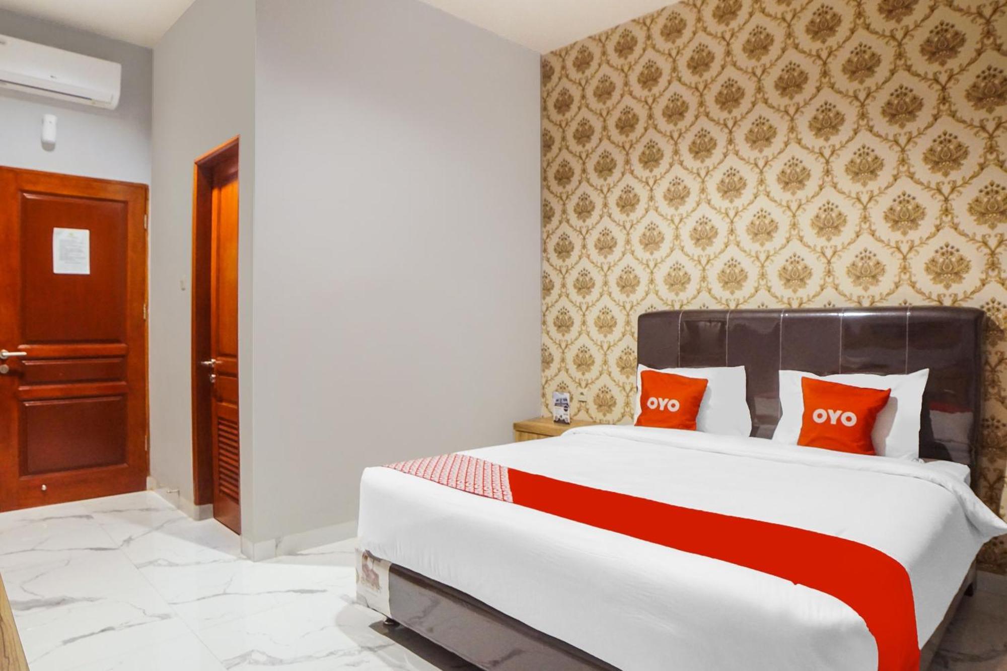 Super Oyo Capital O 92066 Papakoel Hotel & Cafe Medan Bagian luar foto