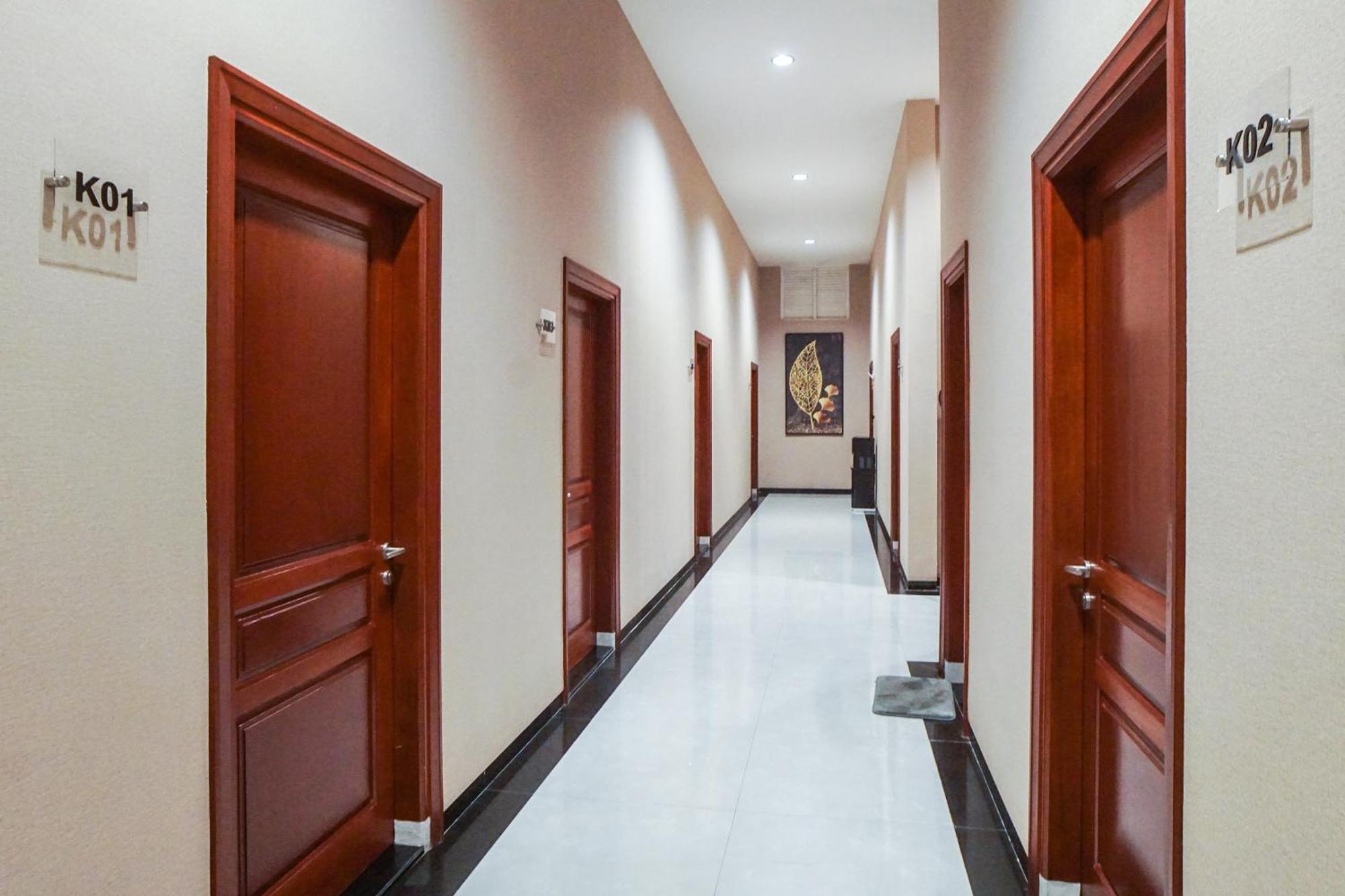 Super Oyo Capital O 92066 Papakoel Hotel & Cafe Medan Bagian luar foto