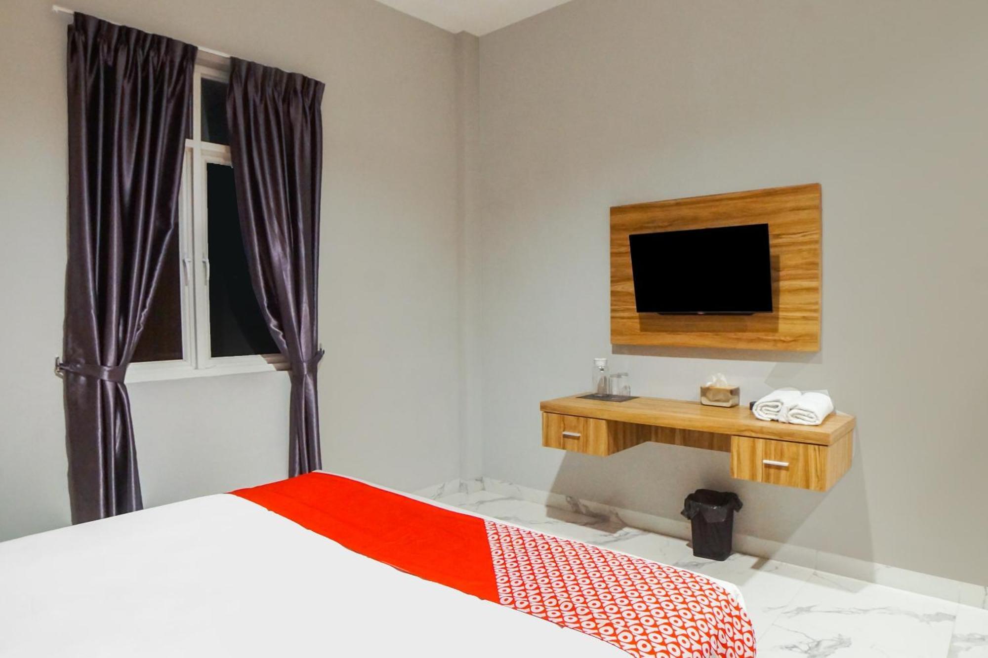 Super Oyo Capital O 92066 Papakoel Hotel & Cafe Medan Bagian luar foto