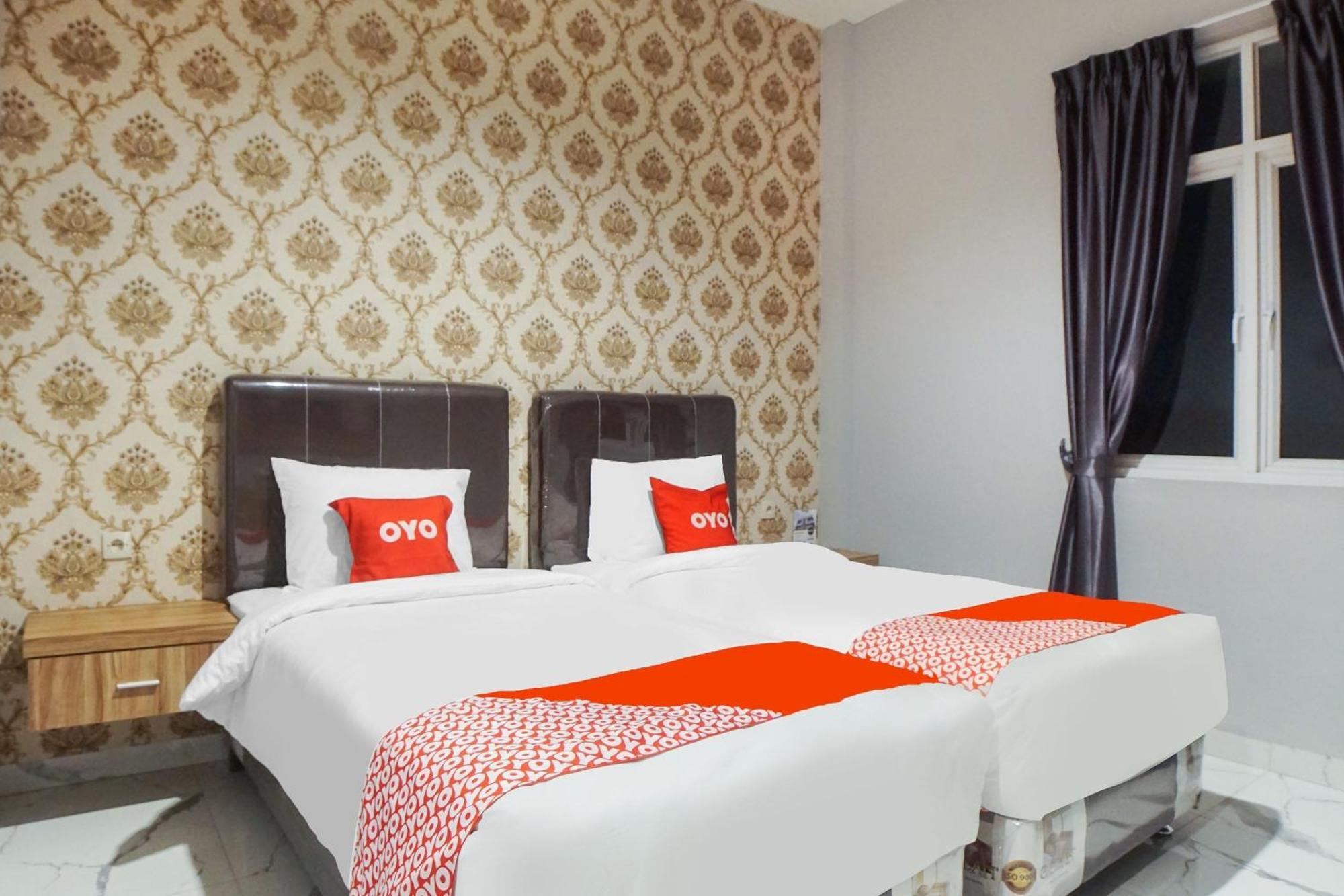 Super Oyo Capital O 92066 Papakoel Hotel & Cafe Medan Bagian luar foto