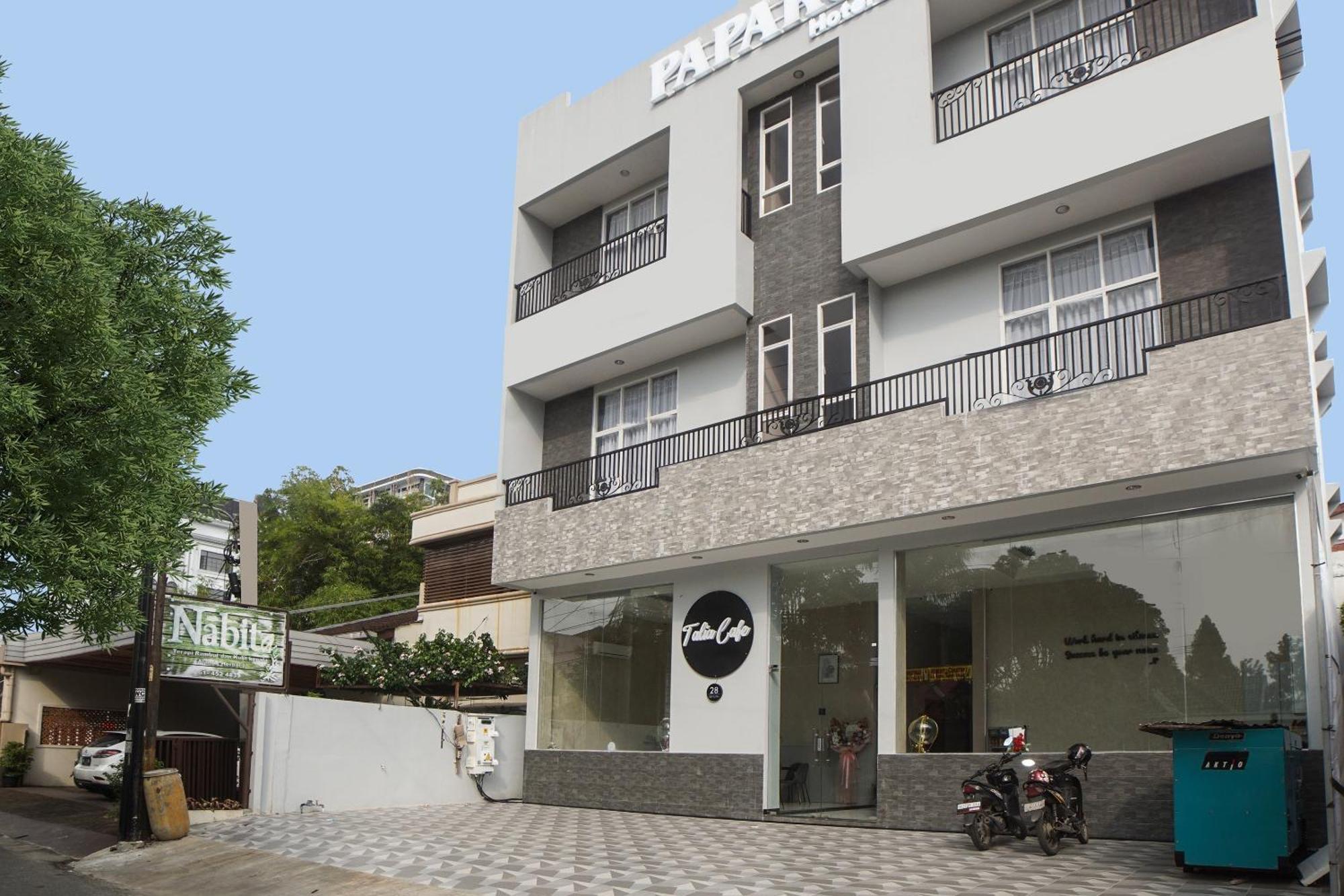 Super Oyo Capital O 92066 Papakoel Hotel & Cafe Medan Bagian luar foto