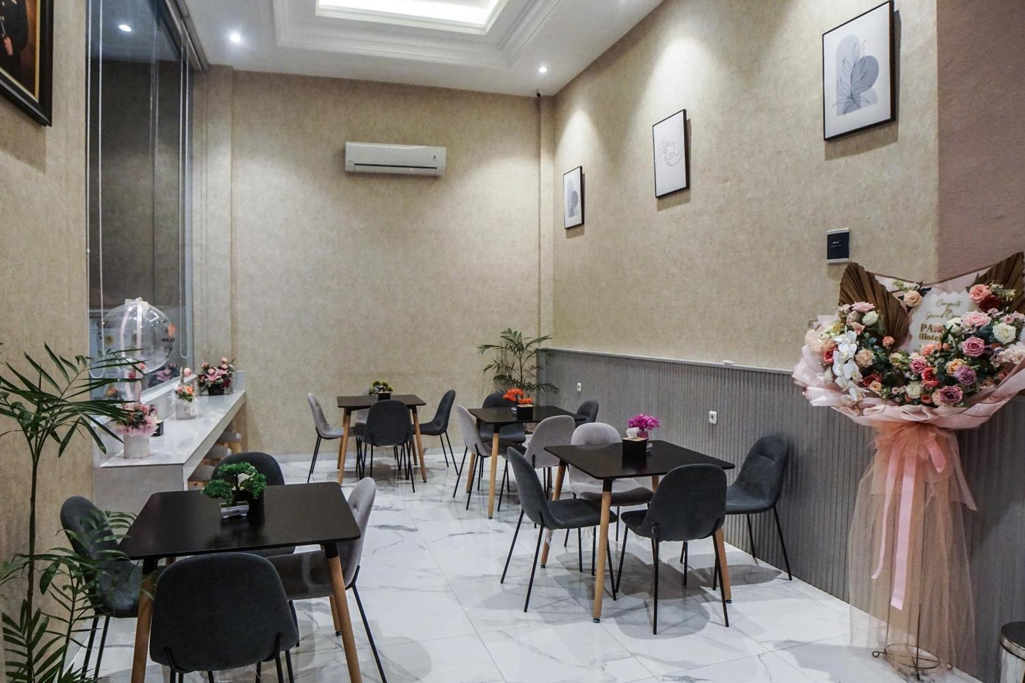 Super Oyo Capital O 92066 Papakoel Hotel & Cafe Medan Bagian luar foto