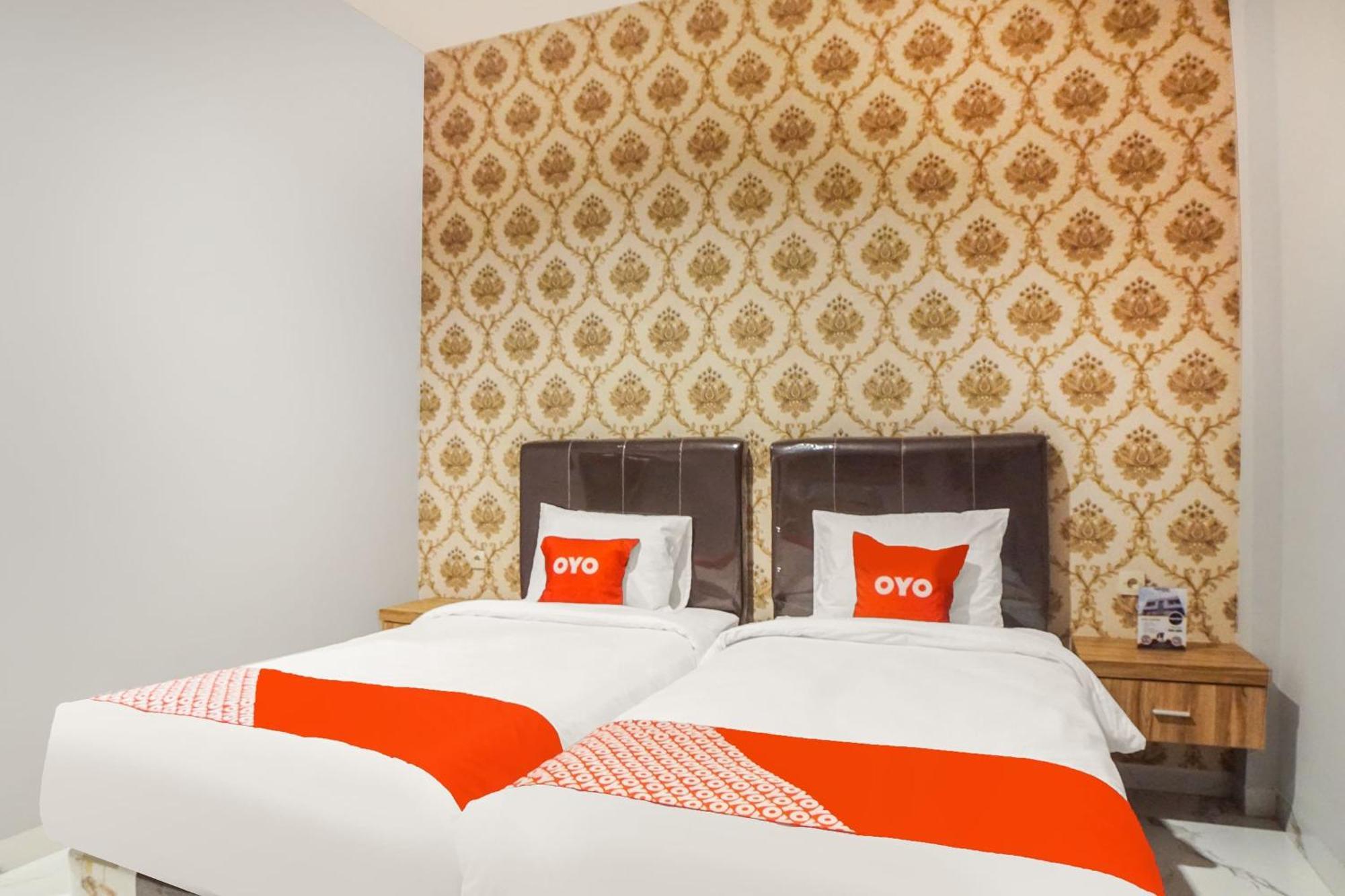 Super Oyo Capital O 92066 Papakoel Hotel & Cafe Medan Bagian luar foto