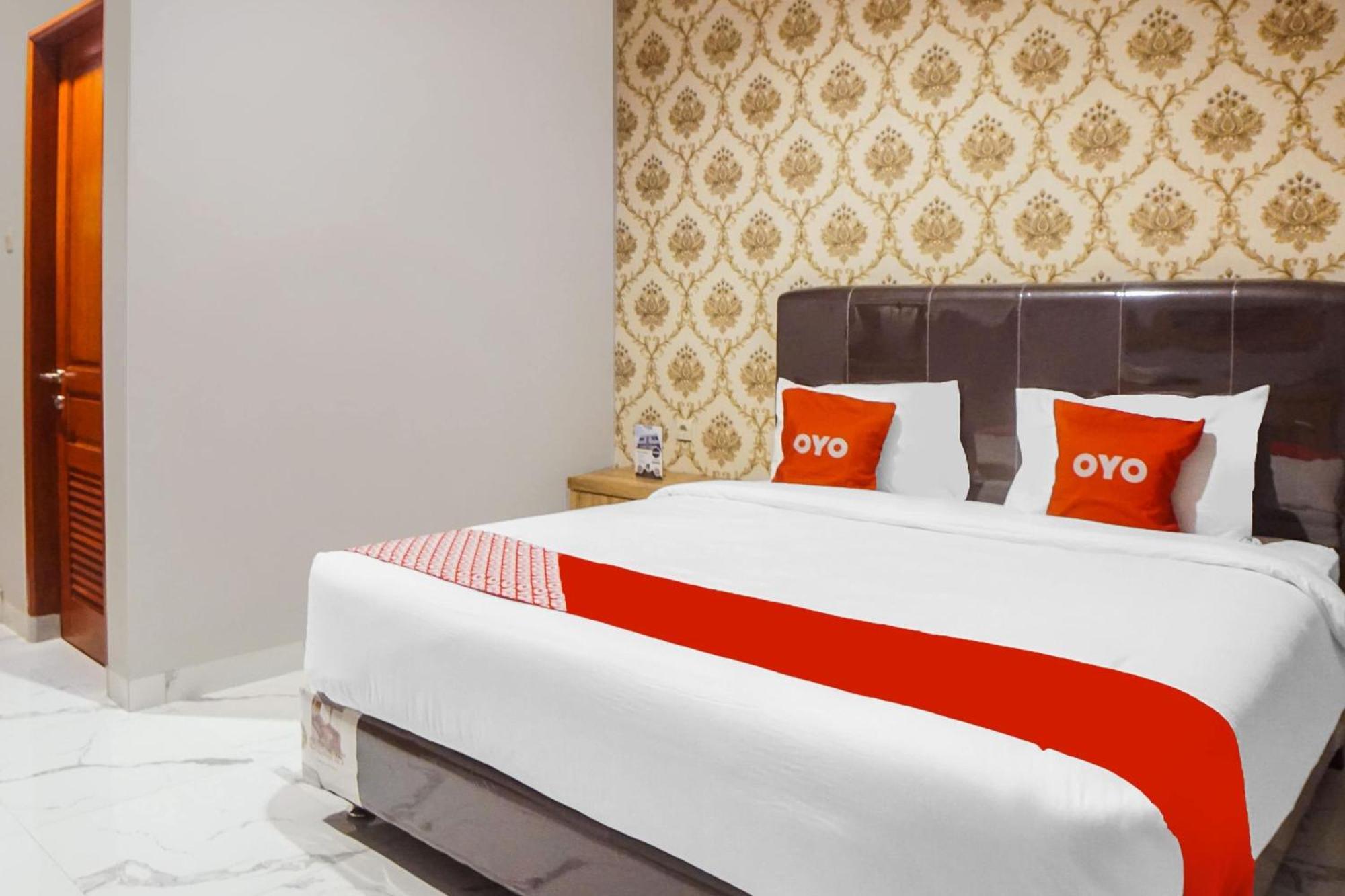 Super Oyo Capital O 92066 Papakoel Hotel & Cafe Medan Bagian luar foto