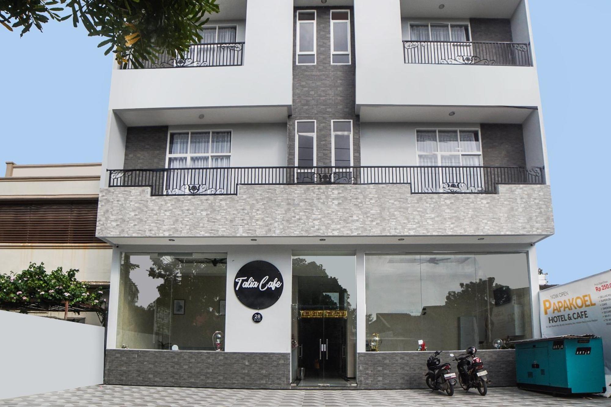 Super Oyo Capital O 92066 Papakoel Hotel & Cafe Medan Bagian luar foto